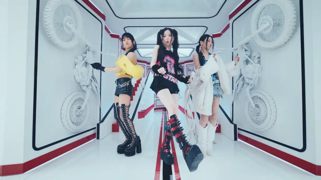 BABYMONSTER's 'SHEESH' Explained: When Seven Finally Became One (For Better and Worse) 썸네일