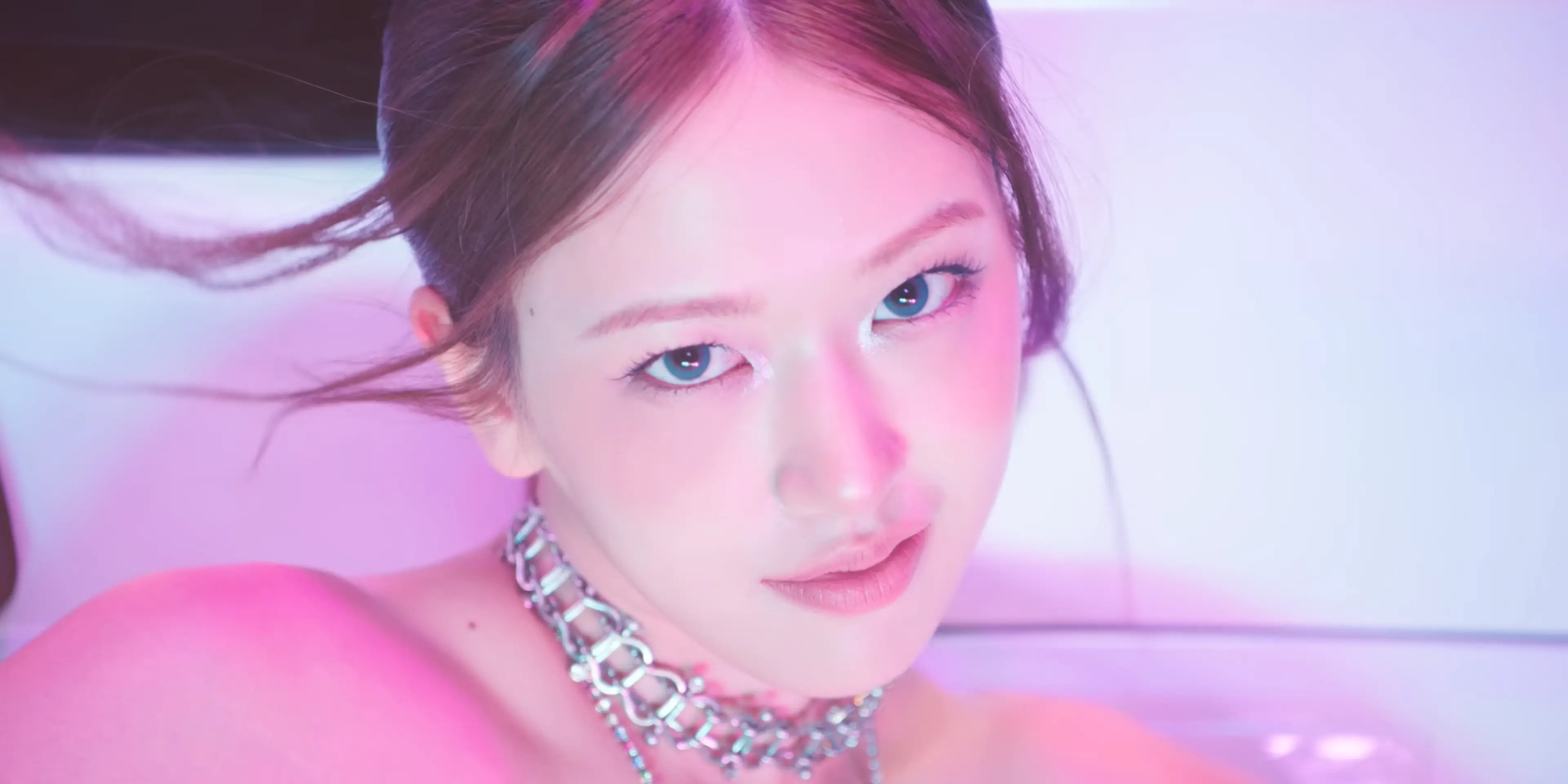 IVE's 'XOXZ' Explained: The Dream You Don't Want to Wake Up From 썸네일